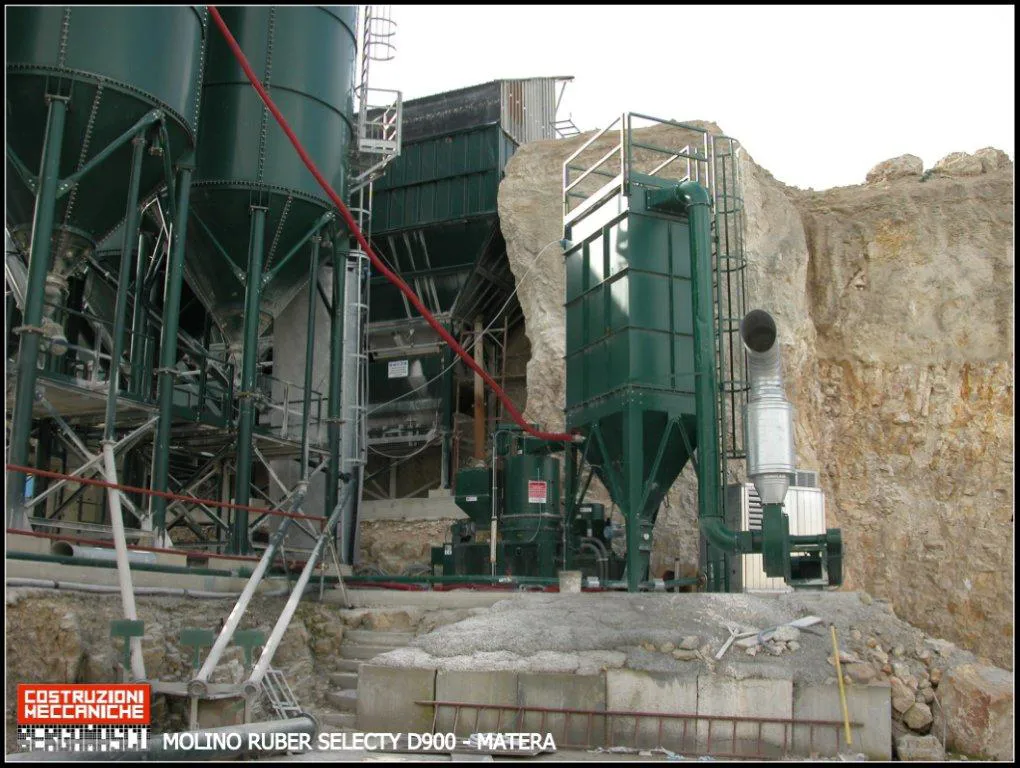 Macchinari all'interno dell'azienda di Costruzioni Bergamasco